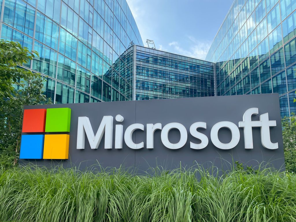 Issy Les Moulineaux,,france, ,june,2022,:,microsoft,sign,at,the